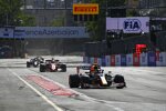 Sergio Perez (Red Bull) und Charles Leclerc (Ferrari) 