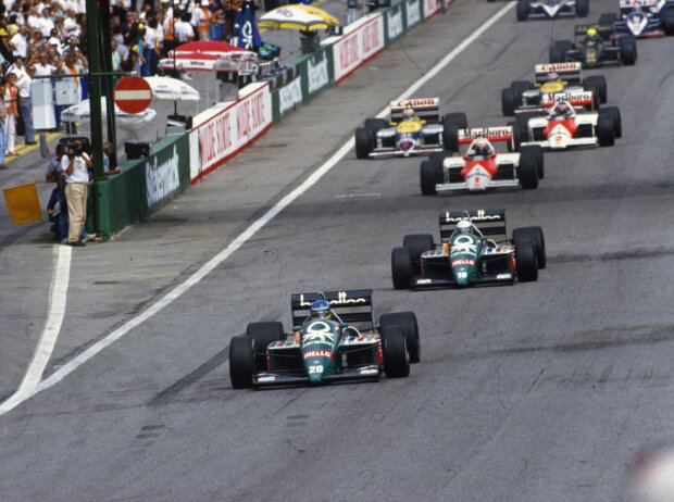 Start zum GP Österreich 1986 auf dem Österreichring in Zeltweg: Gerhard Berger führt