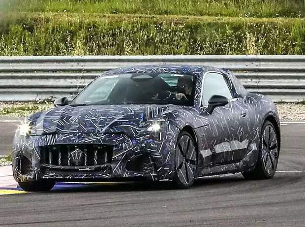 2022 Maserati GranTurismo Teaser Titel-Bild zur News: 2022 Maserati GranTurismo Teaser