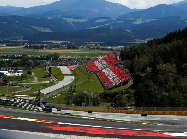 Fans beim Grand Prix von Österreich Titel-Bild zur News: Fans beim Grand Prix von Österreich