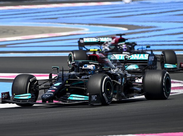 Titel-Bild zur News: Valtteri Bottas vor Lewis Hamilton im ersten Freien Training zum Grand Prix von Frankreich in Le Castellet 2021