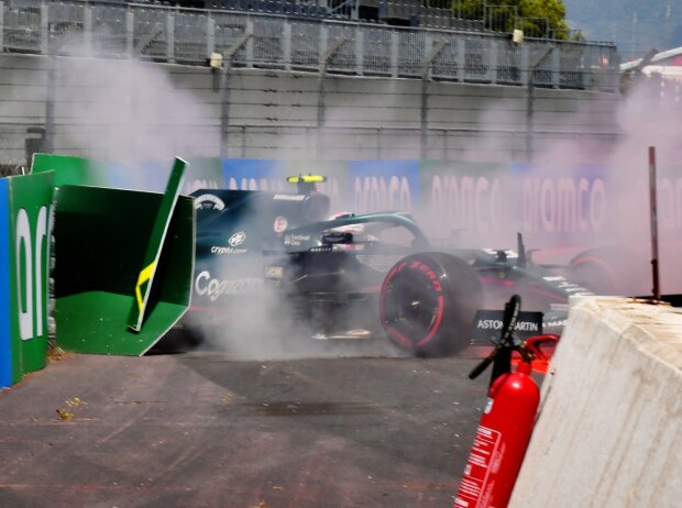 Sebastian Vettel beim Einschlag in die Banden im Freitagstraining zum Frankreich-Grand-Prix 2021 in Le Castellet