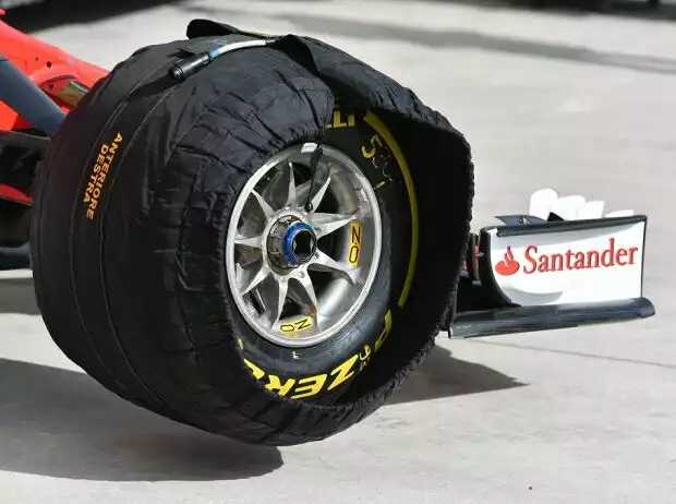Formel-1-Reifen von Pirelli in einer Heizdecke Titel-Bild zur News: Formel-1-Reifen von Pirelli in einer Heizdecke