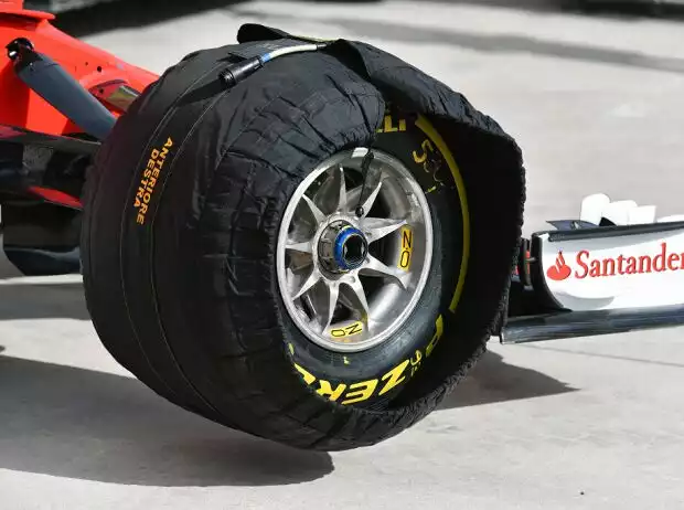 Pirelli-Formel-1-Reifen in einer Heizdecke des Ferrari-Teams beim Grand Prix der USA in Austin 2020 Titel-Bild zur News: Pirelli-Formel-1-Reifen in einer Heizdecke des Ferrari-Teams beim Grand Prix der USA in Austin 2020
