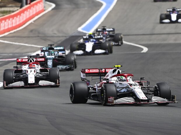 Titel-Bild zur News: Antonio Giovinazzi und Kimi Räikkönen im Frankreich-Grand-Prix 2021 in Le Castellet