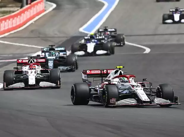 Antonio Giovinazzi und Kimi Räikkönen im Frankreich-Grand-Prix 2021 in Le Castellet Titel-Bild zur News: Antonio Giovinazzi und Kimi Räikkönen im Frankreich-Grand-Prix 2021 in Le Castellet