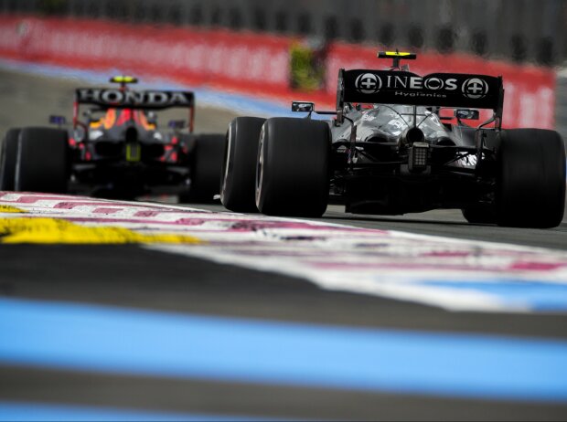 Sergio Perez vor Valtteri Bottas in Le Castellet Sergio Perez vor Valtteri Bottas in Le Castellet