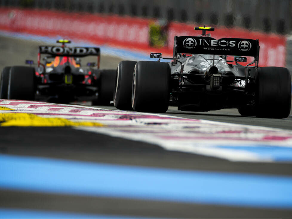 Sergio Perez vor Valtteri Bottas in Le Castellet