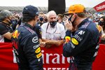 Sergio Perez (Red Bull), Helmut Marko und Max Verstappen (Red Bull) 