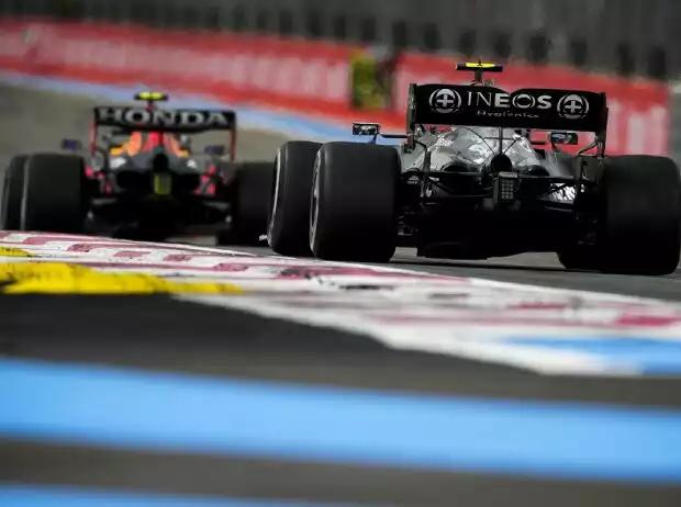 Sergio Perez, Valtteri Bottas Titel-Bild zur News: Sergio Perez, Valtteri Bottas