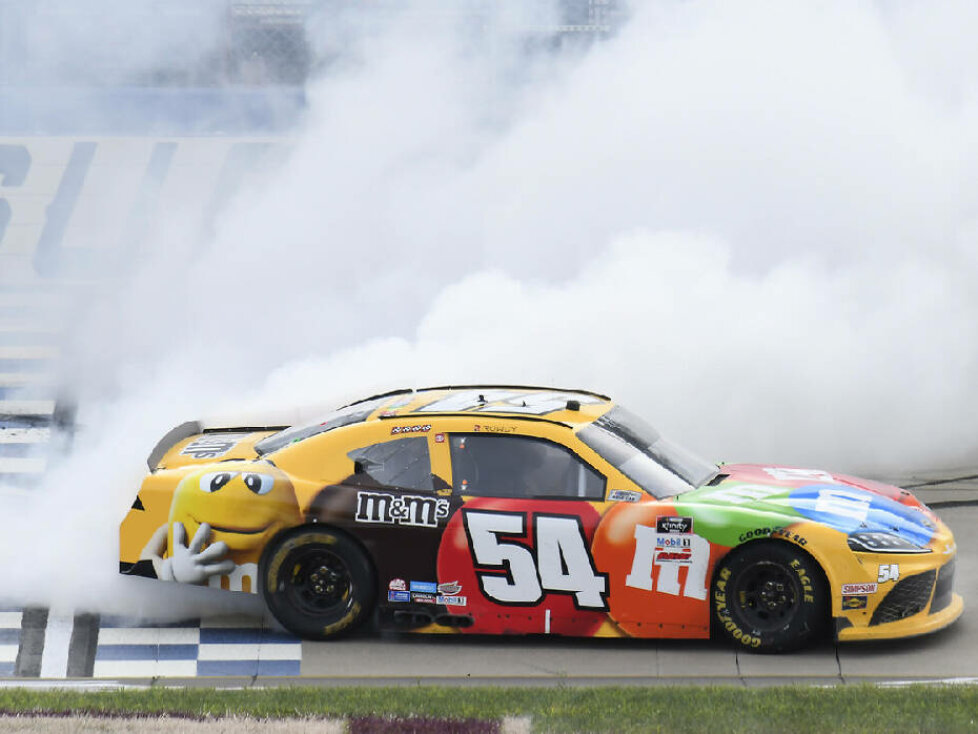 Kyle Busch feiert seinen 100. Xfinity-Sieg