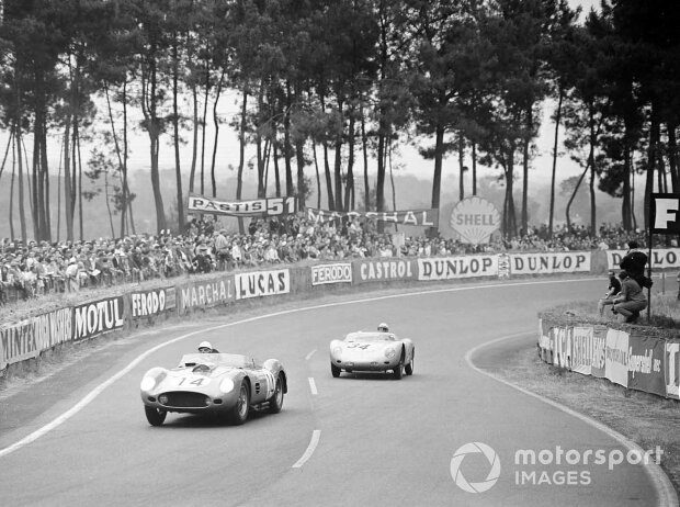 Phil Hill / Olivier Gendebien, Scuderia Ferrari, Ferrari 250 Testa Rossa 59, führt vor Edgar Barth / Wolfgang Seidel, Porsche KG, Porsche 718 RSK