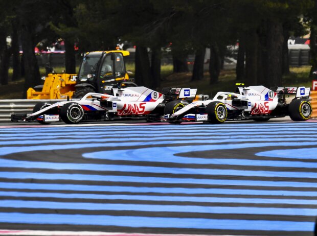 Titel-Bild zur News: Beinahekollision zwischen Nikita Masepin und Mick Schumacher und beim Grand Prix von Frankreich in Le Castellet (Circuit Paul Ricard) 2021