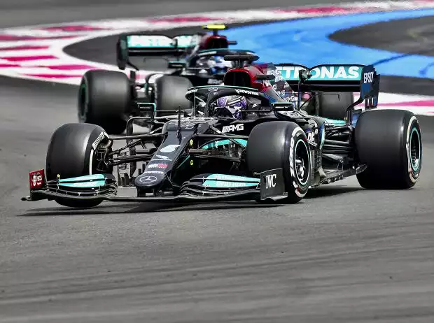 Lewis Hamilton vor Valtteri Bottas (Mercedes) beim Grand Prix von Frankreich in Le Castellet (Circuit Paul Ricard) 2021 Titel-Bild zur News: Lewis Hamilton vor Valtteri Bottas (Mercedes) beim Grand Prix von Frankreich in Le Castellet (Circuit Paul Ricard) 2021