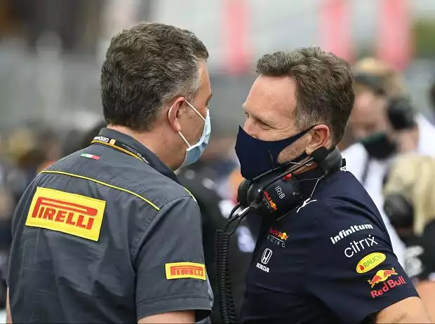 Pirelli-Manager Mario Isola und Christian Horner von Red Bull Titel-Bild zur News: Pirelli-Manager Mario Isola und Christian Horner von Red Bull