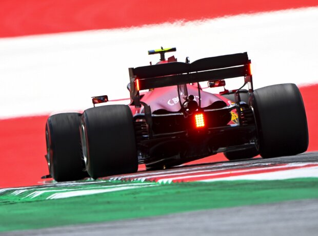Titel-Bild zur News: Carlos Sainz im Ferrari SF21 beim Formel-1-Training zum Steiermark-Grand-Prix 2021 in Spielberg