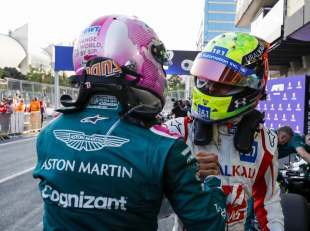 Mick Schumacher gratuliert Sebastian Vettel zu Platz zwei in Aserbaidschan
