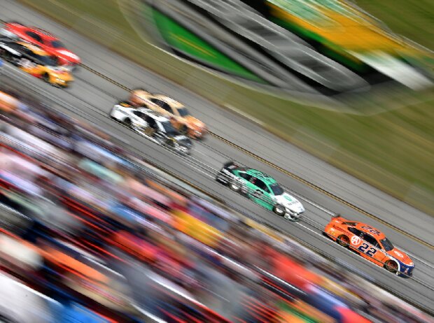 Renn-Action auf dem Talladega Superspeedway Renn-Action auf dem Talladega Superspeedway