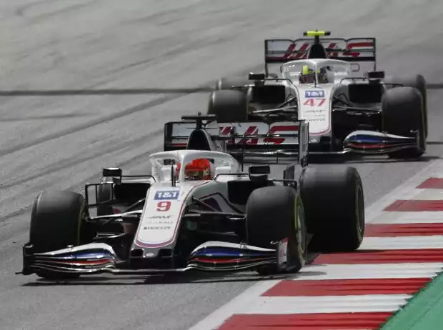Titel-Bild zur News: Nikita Masepin vor seinem Haas-Teamkollegen Mick Schumacher beim Steiermark-Grand-Prix der Formel 1 2021 auf dem Red-Bull-Ring in Spielberg (Österreich)