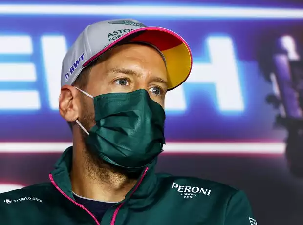 Sebastian Vettel (Aston Martin) in der FIA-Pressekonferenz am Donnerstag beim Grand Prix von Österreich auf dem Red-Bull-Ring in Spielberg 2021 Titel-Bild zur News: Sebastian Vettel (Aston Martin) in der FIA-Pressekonferenz am Donnerstag beim Grand Prix von Österreich auf dem Red-Bull-Ring in Spielberg 2021