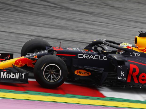 Max Verstappen (Red Bull) testet im ersten Freien Training zum Grand Prix von Österreich auf dem Red-Bull-Ring in Spielberg 2021 den neuen Prototypenreifen von Pirelli für Silverstone