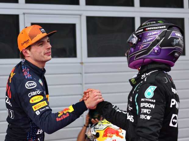 Titel-Bild zur News: Lewis Hamilton (Mercedes) und Max Verstappen (Red Bull) nach dem Steiermark-Grand-Prix der Formel 1 2021 am Red-Bull-Ring in Spielberg (Österreich)