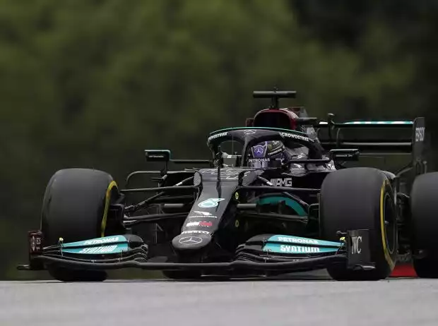 Titel-Bild zur News: Lewis Hamilton im Mercedes W12 beim Formel-1-Training zum Österreich-Grand-Prix 2021 auf dem Red-Bull-Ring in Spielberg
