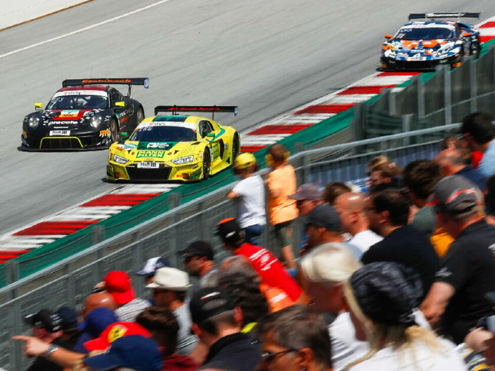 Renn-Action im ADAC GT Masters 2021 mit Vor-Ort-Zuschauern