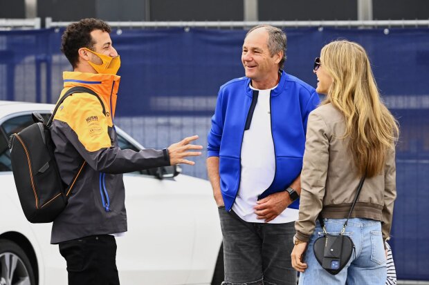 Daniel Ricciardo Gerhard Berger McLaren McLaren F1 ~Daniel Ricciardo (McLaren) und Gerhard Berger ~ Daniel Ricciardo Gerhard Berger McLaren McLaren F1 ~Daniel Ricciardo (McLaren) und Gerhard Berger ~