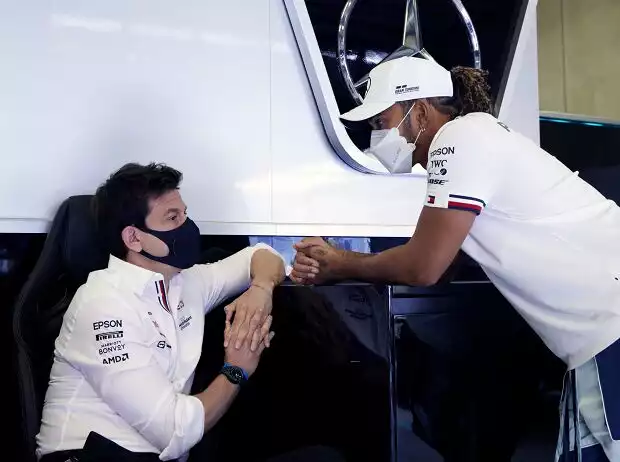 Lewis Hamilton, Toto Wolff Titel-Bild zur News: Lewis Hamilton, Toto Wolff