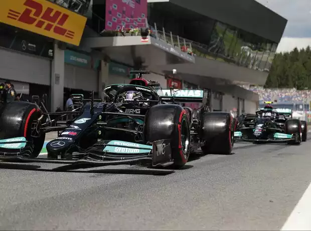 Lewis Hamilton und Valtteri Bottas im Mercedes W12 beim Österreich-Grand-Prix der Formel 1 2021 in Spielberg Titel-Bild zur News: Lewis Hamilton und Valtteri Bottas im Mercedes W12 beim Österreich-Grand-Prix der Formel 1 2021 in Spielberg