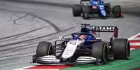 George Russell (Williams) wird beim Großen Preis von Österreich der Formel 1 in Spielberg von Fernando Alonso (Alpine) verfolgt