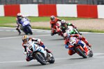 Michael van der Mark vor Leon Haslam 