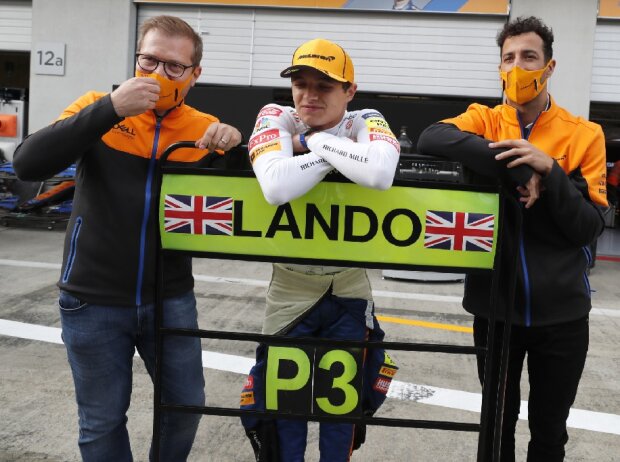 Titel-Bild zur News: Daniel Ricciardo (r.), Lando Norris (m.) und Andreas Seidl nach dem Österreich-Grand-Prix der Formel 1 auf dem Red-Bull-Ring in Spielberg
