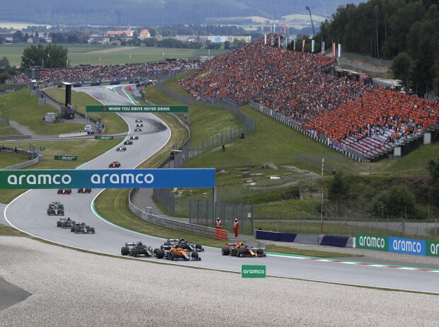 Titel-Bild zur News: Sergio Perez, Lando Norris, Lewis Hamilton, Valtteri Bottas