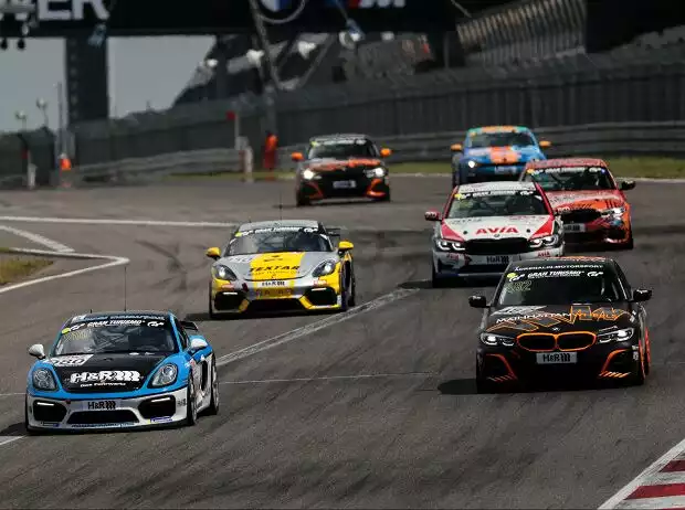 VLN/NLS 2021, Porsche 718 Cayman GT4 CS, BMW 330i Titel-Bild zur News: VLN/NLS 2021, Porsche 718 Cayman GT4 CS, BMW 330i