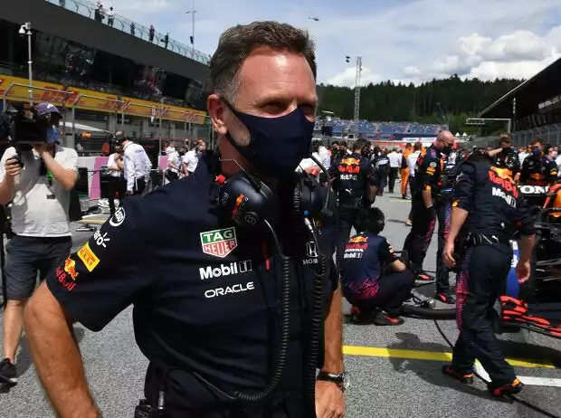Titel-Bild zur News: Red-Bull-Teamchef Christian Horner in der Startaufstellung