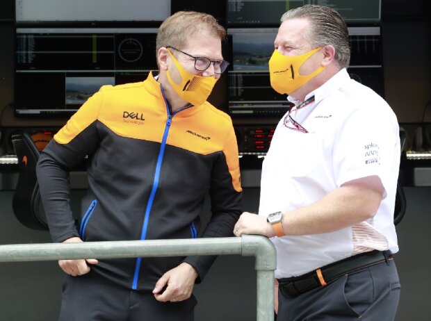 Andreas Seidl (l., McLaren-Teamchef) und Zak Brown (McLaren-CEO) beim Österreich-Grand-Prix der Formel 1 in Spielberg