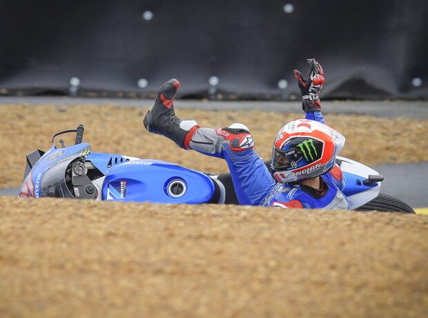 Titel-Bild zur News: Sturz von Alex Rins beim GP Frankreich 2021 in Le Mans