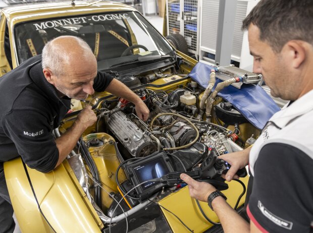 Der legendäre Porsche-Ingenieur Roland Kussmaul hilft bei der Wiederinbetriebnahme des 924 Carrera GTS Rallye