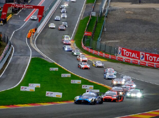 Titel-Bild zur News: Start zum 24-Stunden-Rennen von Spa-Francorchamps 2021