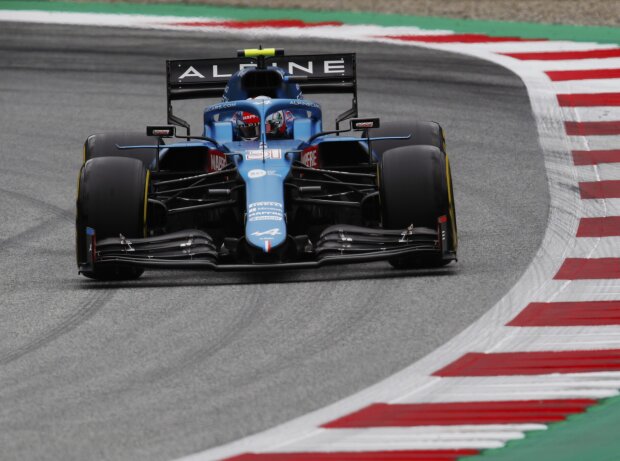 Alpine-Pilot Esteban Ocon auf der Rennstrecke Alpine-Pilot Esteban Ocon auf der Rennstrecke