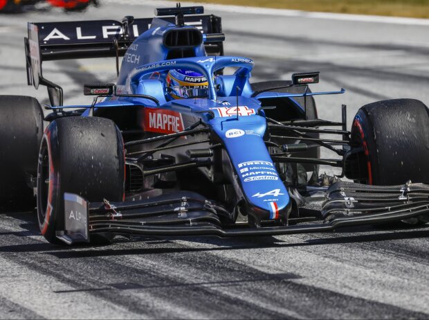 Alpine-Pilot Fernando Alonso auf der Rennstrecke Alpine-Pilot Fernando Alonso auf der Rennstrecke