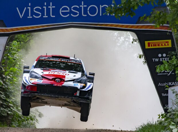 Titel-Bild zur News: Kalle Rovanperä im Toyota Yaris WRC bei der Rallye Estland 2021