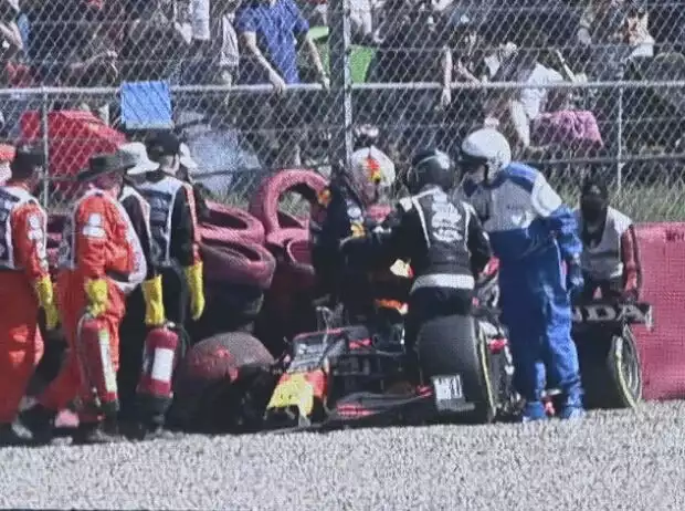 Titel-Bild zur News: Max Verstappen (Red Bull) nach seiner Kollision mit Lewis Hamilton beim Grand Prix von Großbritannien in Silverstone 2021