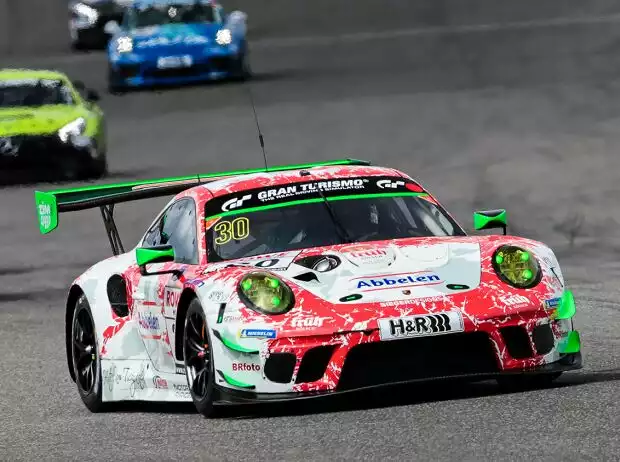 Titel-Bild zur News: Porsche 911 GT3 R von Frikadelli Racing bei einem Rennen der Nürburgring-Langstrecken-Serie (NLS).