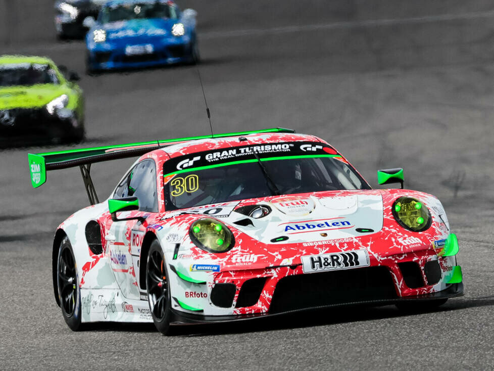 Porsche 911 GT3 R von Frikadelli Racing bei einem Rennen der Nürburgring-Langstrecken-Serie (NLS).