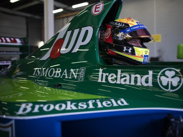Haas-Pilot Mick Schumacher im Jordan 191 von Papa Michael aus der Formel-1-Saison 1991 Haas-Pilot Mick Schumacher im Jordan 191 von Papa Michael aus der Formel-1-Saison 1991