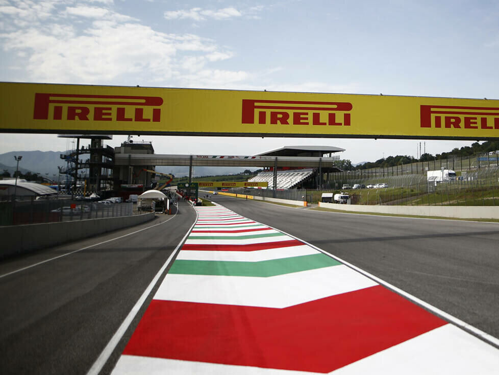 Die Boxenausfahrt von Mugello