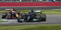 Max Verstappen (Red Bull) und Lewis Hamilton (Mercedes) duellieren sich in Silverstone